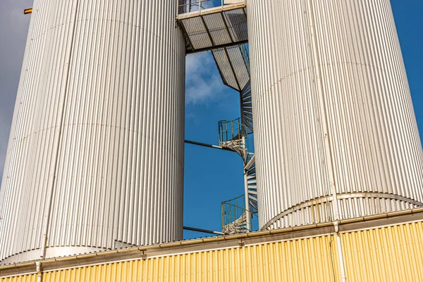 Details of a waste-to-energy plant.