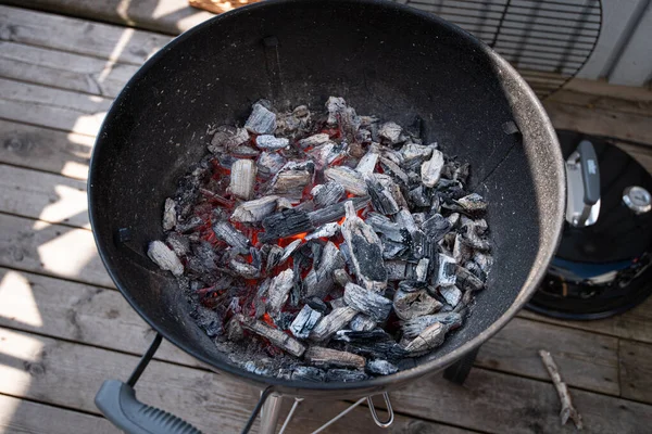 바베큐에서 석탄을 — 스톡 사진