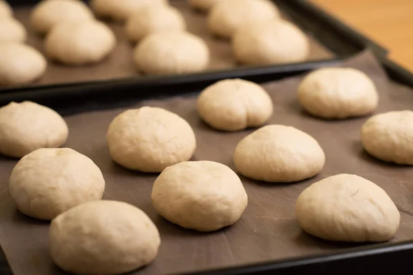 Pães Saborosos Prontos Para Serem Cozidos — Fotografia de Stock