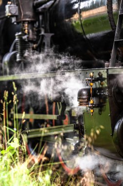 Siyah buhar treninin detayları.