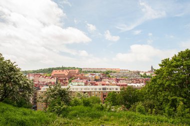 Renkli tepe manzarasının panoramik görüntüsü