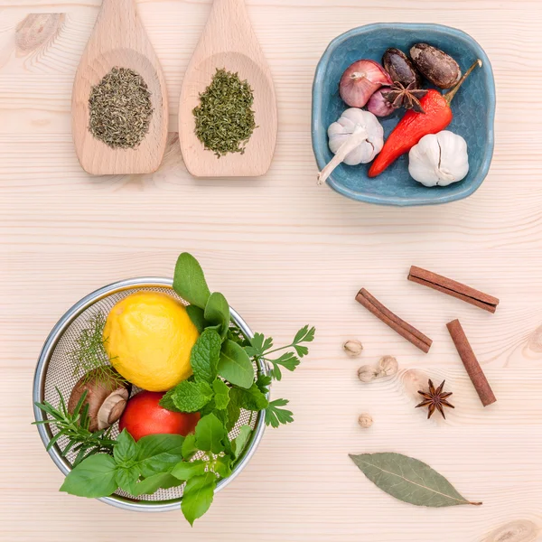 Fresh herbs and spices sage,rosemary,parsley,mint ,holy basil ,n — Stockfoto