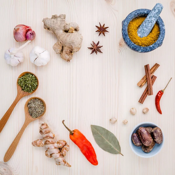 Dried herbs and spices nutmeg,star anise ,cinnamon stick,oregano — ストック写真
