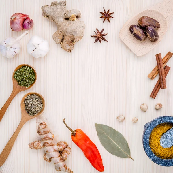 Dried herbs and spices nutmeg,star anise ,cinnamon stick,oregano — Stockfoto