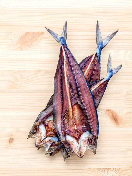 Preparar cocinar comida asiática tradicional conservado pescado salado en —  Fotos de Stock