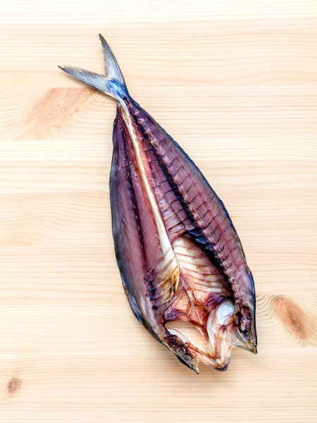Подготовка приготовления традиционной азиатской пищи сохраняется соленая рыба на — стоковое фото