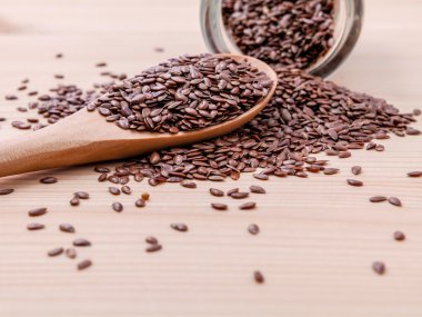 Cam kase ve tahta kaşık için besleyici keten tohumu fo diyet