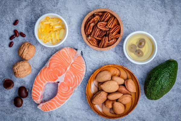 Selezione di fonti alimentari di omega 3 e grassi insaturi. super fo — Foto Stock