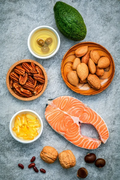 Selezione di fonti alimentari di omega 3 e grassi insaturi. super fo — Foto Stock