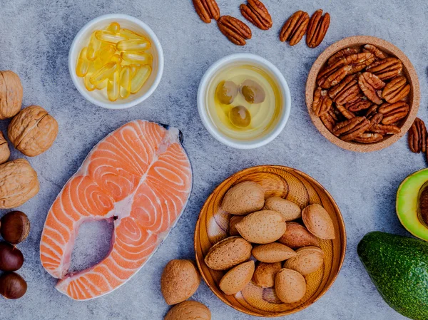 Selezione di fonti alimentari di omega 3 e grassi insaturi. super fo — Foto Stock