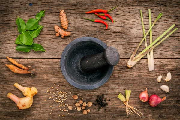 Sortiment av thailändsk mat matlagning ingredienser. Röd currypasta — Stockfoto