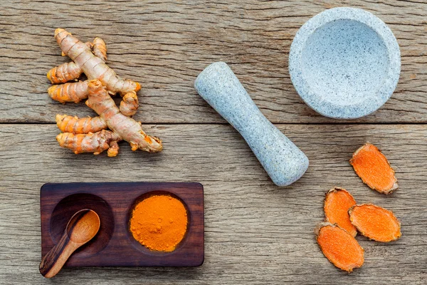 Alternatieve ingrediënten voor huidverzorging. Zelfgemaakte scrub curcumine p — Stockfoto