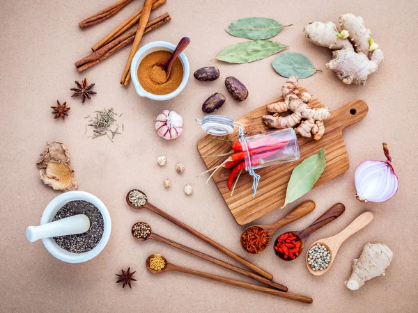 Mixed spices and herbs background cinnamon stick and cinnamon po — Stock Photo, Image