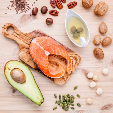 Omega 3 ve doymamış yağ seçimi gıda kaynakları. Süper fo