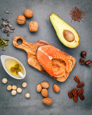 Omega 3 ve doymamış yağ seçimi gıda kaynakları. Süper fo