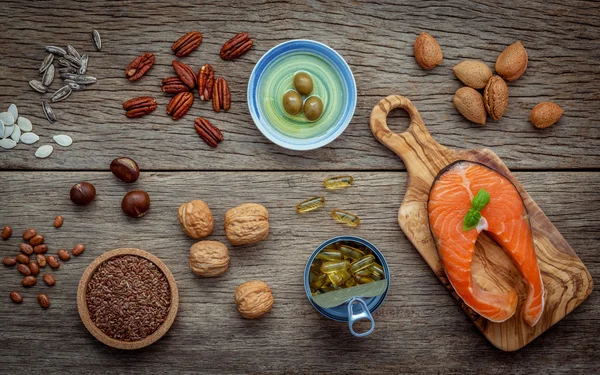 Selezione di fonti alimentari di omega 3 e grassi insaturi. super fo — Foto Stock