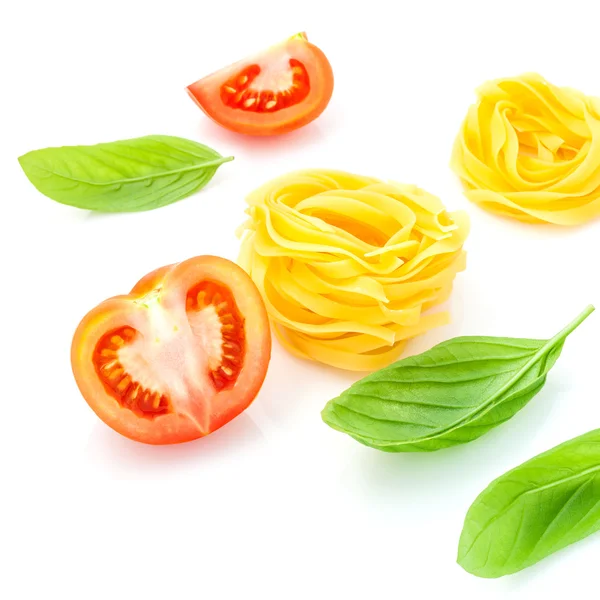 Italian food concept Fettuccine with tomato and sweet basil isol — Stock Photo, Image