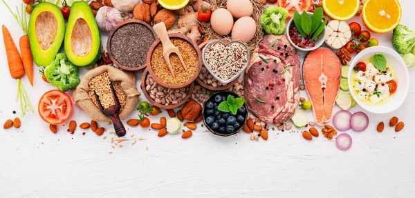 Ketogenic Niskowęglowodanowej Koncepcji Diety Składniki Wyboru Zdrowej Żywności Białym Drewnianym — Zdjęcie stockowe