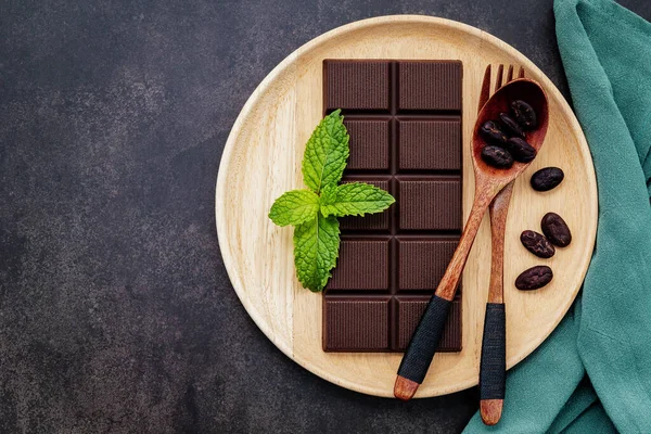 Imagem Conceitual Alimento Folha Cannabis Com Chocolate Escuro Garfo Fundo — Fotografia de Stock