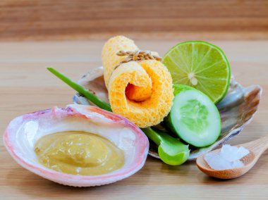 Doğal Spa malzemeler. -Ev yapımı yüz maskeleri ile doğal ben