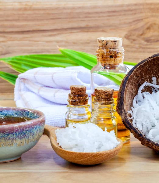 Natural Spa Ingredientes. - Óleo essencial de coco para alternativ — Fotografia de Stock