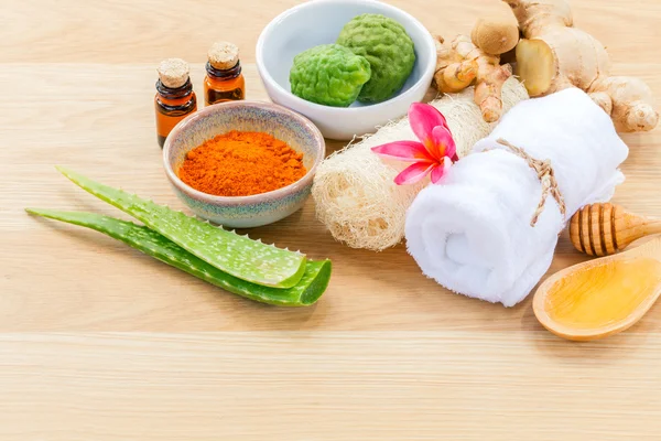 Traditional of thai skin care ingredients. - Macro shot with cop — Stock Photo, Image