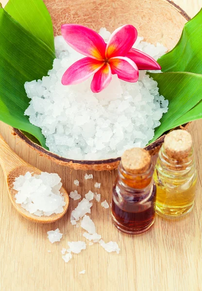 Морская соль - натуральные ингредиенты для ухода за кожей . — стоковое фото