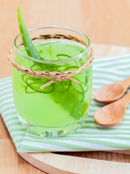 Aloevera - natuurlijke kuuroorden ingrediënten voor skin care. — Stockfoto