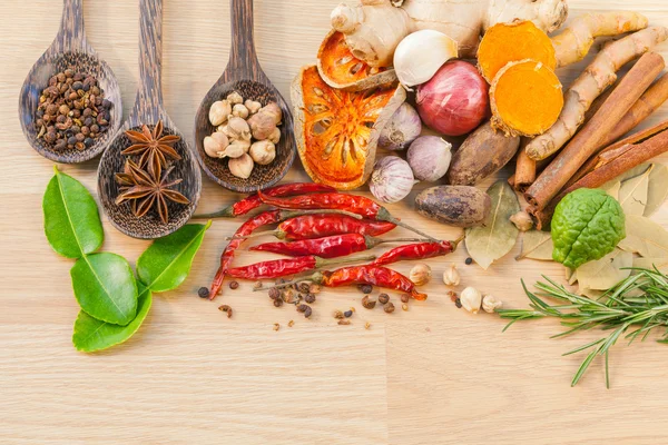 Ingredienti di cucina alimentare. - fuso di spezie — Foto Stock