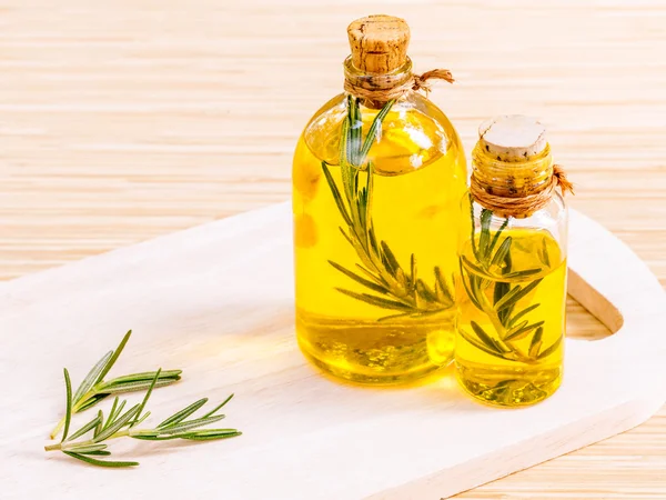 Lázně esenciální olej - přírodní lázně ingredience pro aroma aromather — Stock fotografie