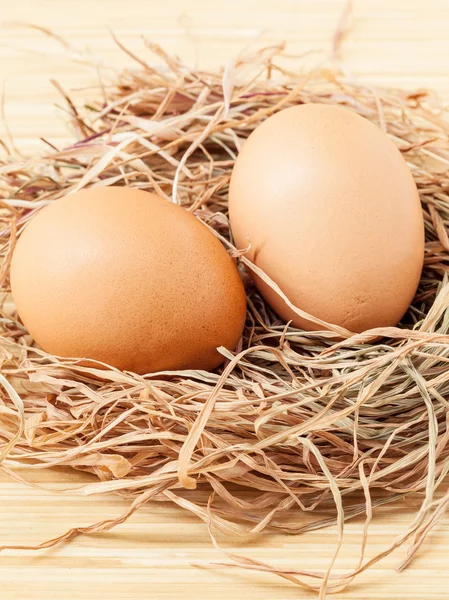 Fresh of brown eggs at hay nest . — Stock Photo, Image