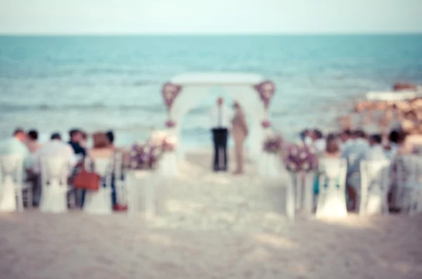 Ort der defokussierten Hochzeitszeremonie am Strand, abstrakte Unschärfe zurück — Stockfoto