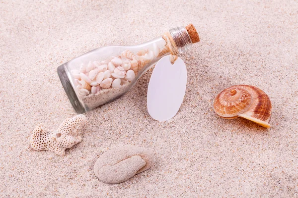 Presente de casamento no local do casamento na praia  . — Fotografia de Stock