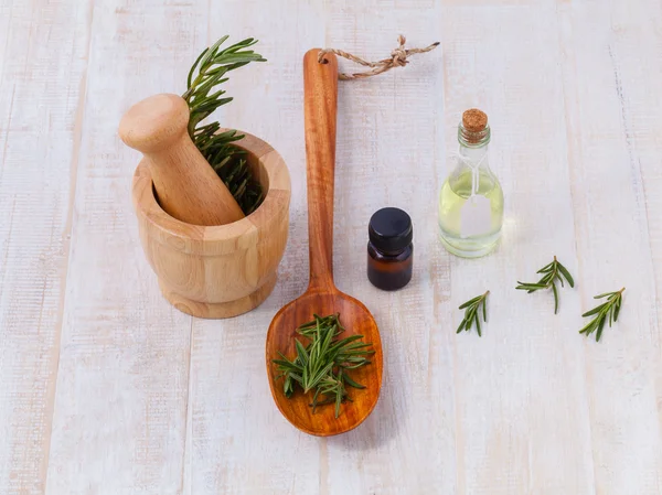Naturlig spa-ingredienser, salvie, essensiell olje til aromaterapi . – stockfoto