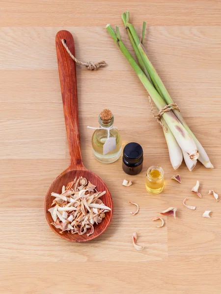 Natural Spa Ingredients . - Lemongrass essential Oil for alterna — Stock Photo, Image