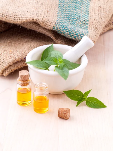 Alternative medicine lemon basil oil natural spas ingredients fo — Stock Photo, Image