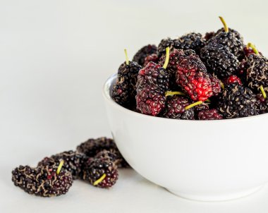 Seçici odak olgun dut makro çekim.