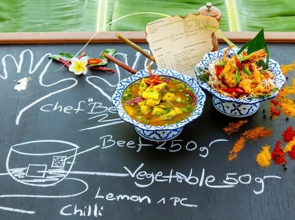 Auténtica cocina tailandesa con decoración y sabor . — Foto de Stock
