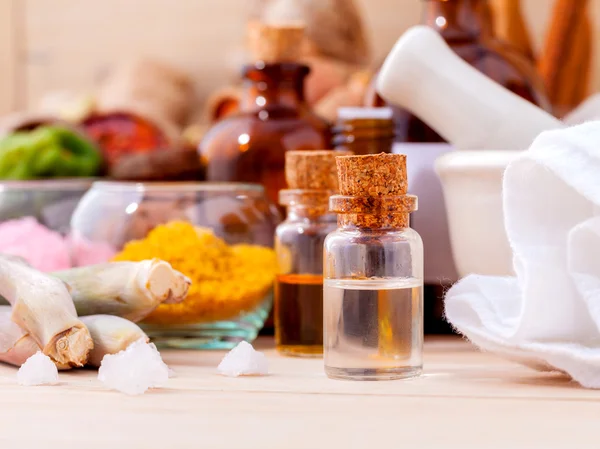 Natuurlijke Spa ingrediënten aromatherapie en natuurlijke Spa thema op w — Stockfoto