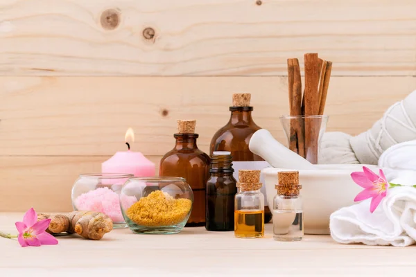 Natuurlijke Spa ingrediënten aromatherapie en natuurlijke Spa thema op w — Stockfoto