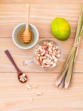 Kurutulmuş Limon otu, bal ve limon ile bitkisel çay woo