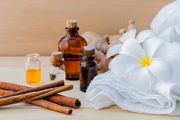 Spa essentiële oliën natuurlijke kuuroorden ingrediënten voor aroma aromathera — Stockfoto