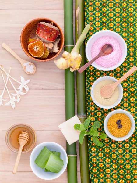 Natural Spa Ingredienti sale marino, tanaka, aloe vera e miele — Foto Stock