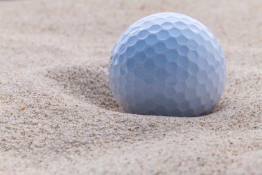Kum BUNKERİ sığ derinlik-in tarla golf topu kadar kapatın.