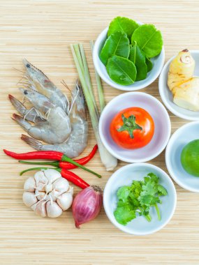 Malzemeler Tay baharatlı çorba Tom Yam Kung, büyük karides, kireç,