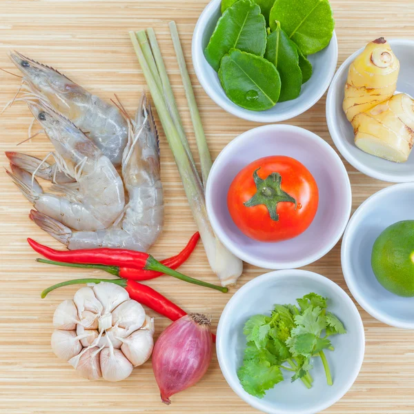 Інгредієнти тайський суп пряні Тома ям кунг, Велика креветка, вапно, — стокове фото