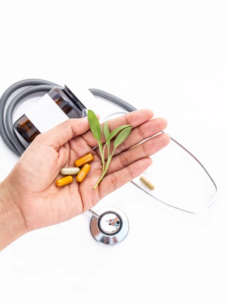 Альтернативное здравоохранение свежие травяные и капсулы в га врача — стоковое фото