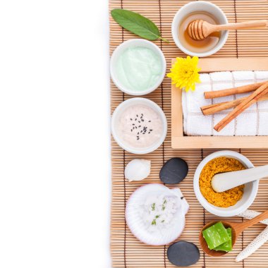 Natural Spa Ingredients sea salt ,sage ,honey , aloe vera ,spa s