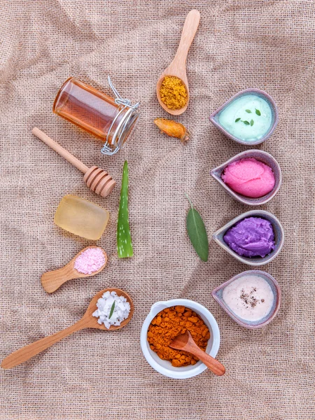 Alternatieve huidverzorging en zelfgemaakte scrubs met natuurlijke ingredien — Stockfoto