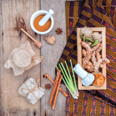 Natural Spa Ingredients herbal compress ball and herbal